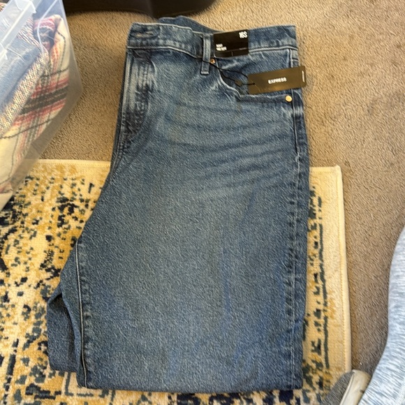 Express Mid Rise Bootcut Jeans - Picture 4 of 4